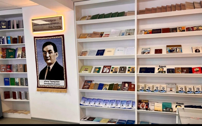 Назир Торекулов, бюст, дипломатия МИД