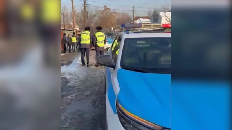 Almaty polıtsııasy turǵyndardyń keıbiri kóliginen nege aıyrylǵanyn túsindirdi