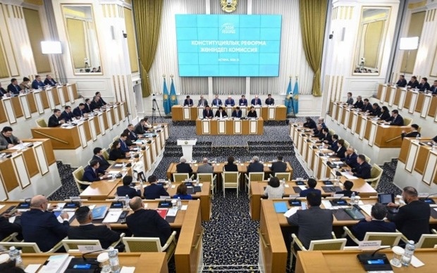 Конституционная комиссия Конституциялық комиссия отырысында партиялар қандай ұсыныс айтты