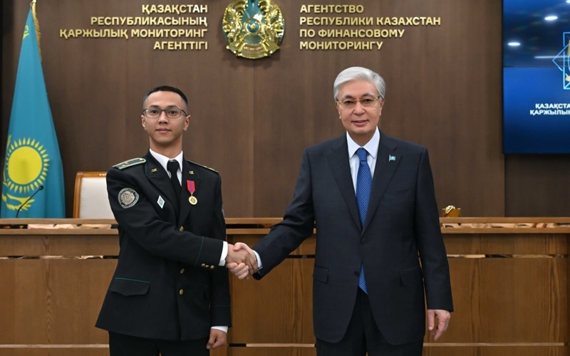 Президент вручил госнаграды сотрудникам АФМ Президент вручил госнаграды сотрудникам АФМ