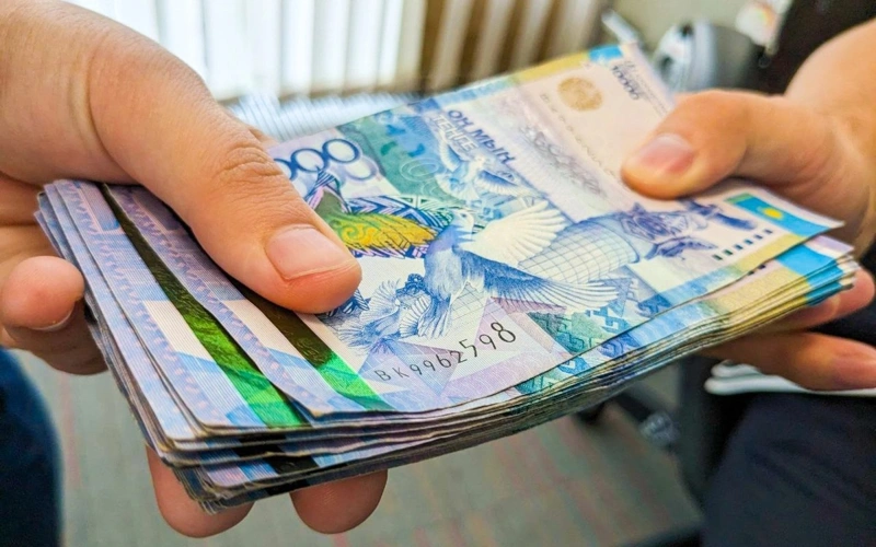 Директор школы в Актобе оштрафована за получение взятки