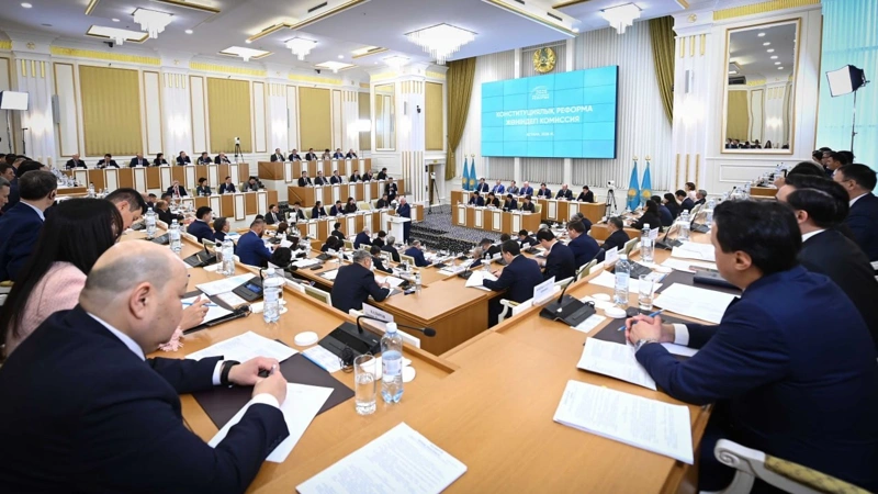 Jańa Konstıtýtsııa týraly sheshim qabyldaýymyz qajet — Erkin Ońǵarbaev
