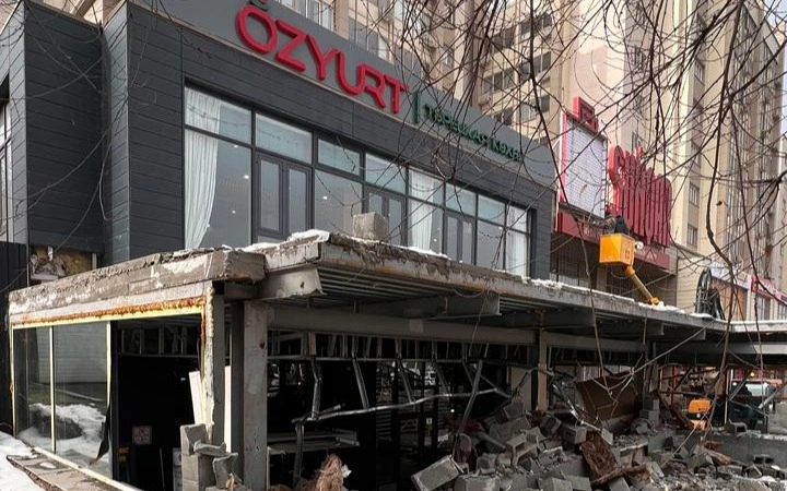 Almatyda zańsyz salynǵan taǵy bir qosalqy nysan buzyldy