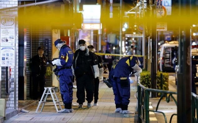Suspects flee with likely haul of 420 mil. yen in Tokyo robbery