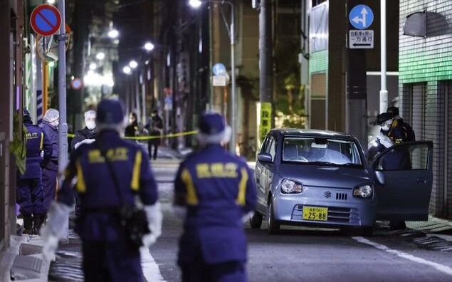 Suspects flee with likely haul of 420 mil. yen in Tokyo robbery