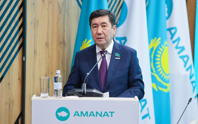 Спикер Мажилиса, председатель «AMANAT» Ерлан Кошанов Спикер Мажилиса, председатель «AMANAT» Ерлан Кошанов
