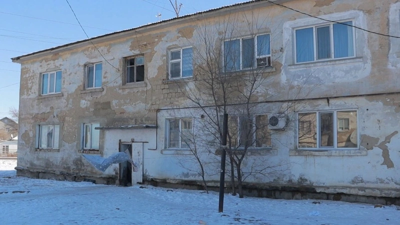 Люди живут в домах, признанных аварийными 15 лет назад в Атырау