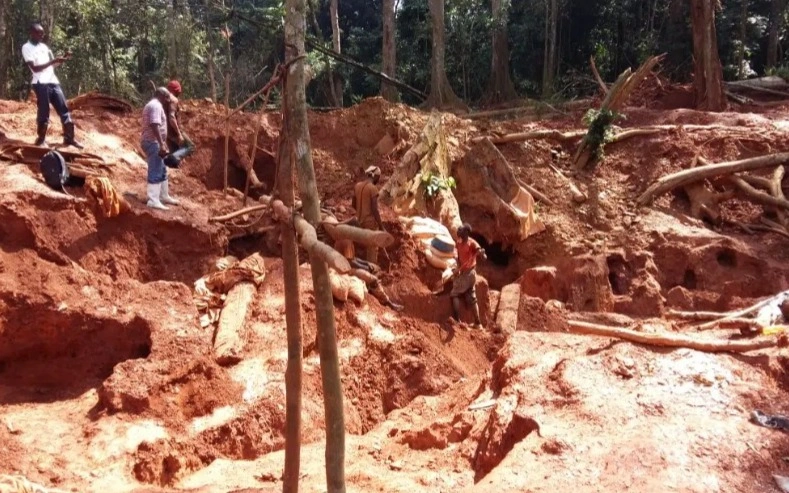 At least 200 killed in mine collapse in eastern DR Congo