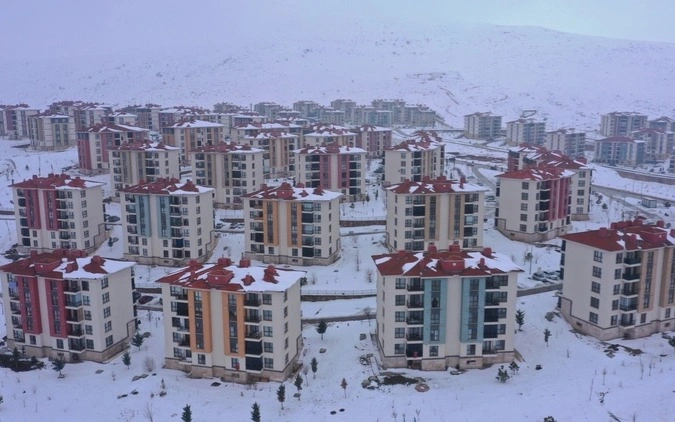 Spýstıa trı goda Týrtsııa vse eşe vosstanavlıvaetsıa posle razrýshıtelnogo zemletrıasenııa