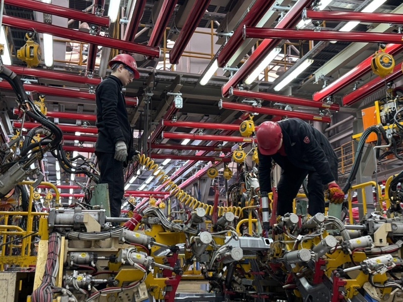 рабочие, завод