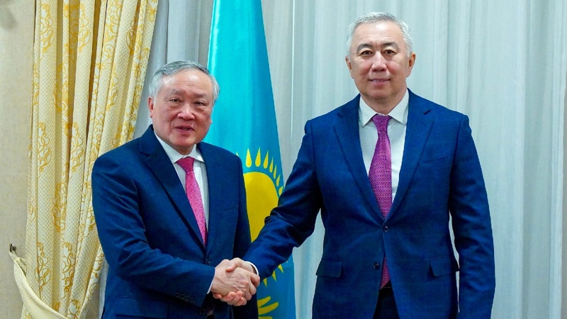 Serik Jumanǵarın Vetnam Premer-mınıstriniń turaqty orynbasary Ngýen Hoa Bınmen kezdesý ótkizdi