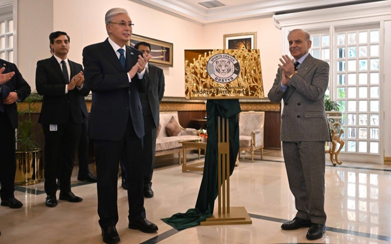 Президент Казахстана и премьер-министр Пакистана приняли участие в открытии культурного и спортивного центров