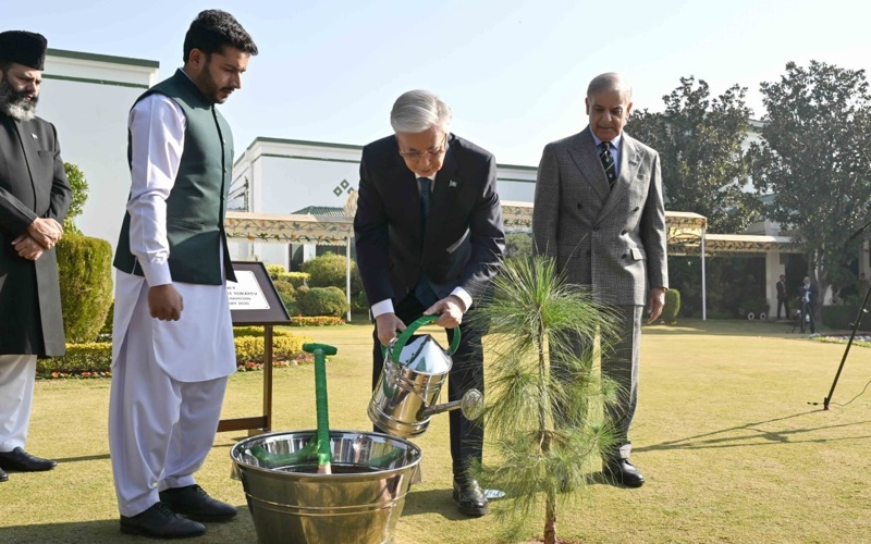  Қазақстан Президенті Пәкістан Премьер-министрінің резиденциясы аумағында ағаш отырғызды