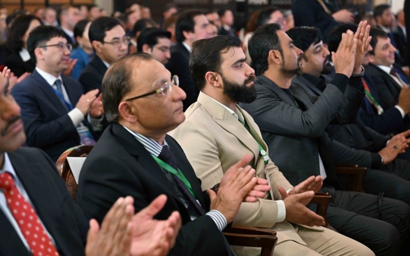 托卡耶夫总统与夏巴兹总理共同出席哈巴商务论坛