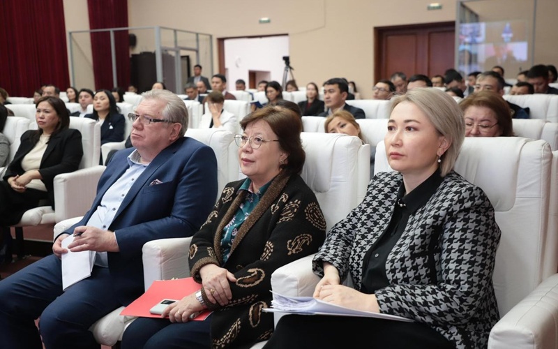 Мемлекеттік басқару академиясында  Жаңа Конституцияның жобасы алқыланды