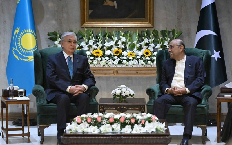 Kassym-Jomart Tokayev holds talks with Pakistani President Asif Ali Zardari