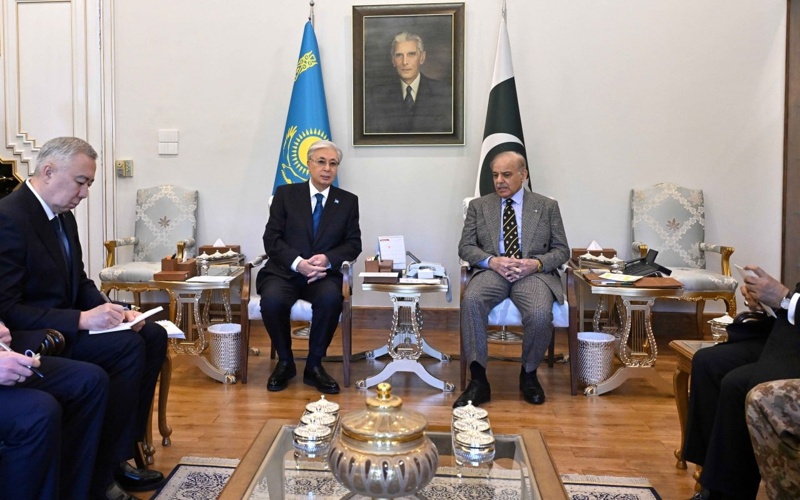 Қасым-Жомарт Тоқаев пен Премьер-министр Шахбаз Шариф шағын құрамда келіссөз жүргізді