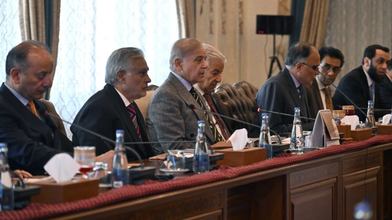 Pakistan’s Prime Minister warmly welcomes Kazakh President in Islamabad