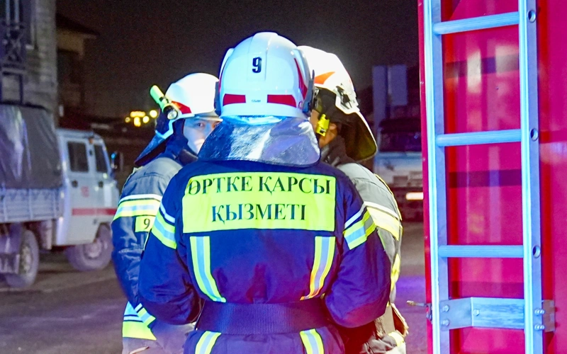 pojar, pojarnıkı, protıvopojarnaıa slýjby, órt, órtke qarsy qyzmeteti