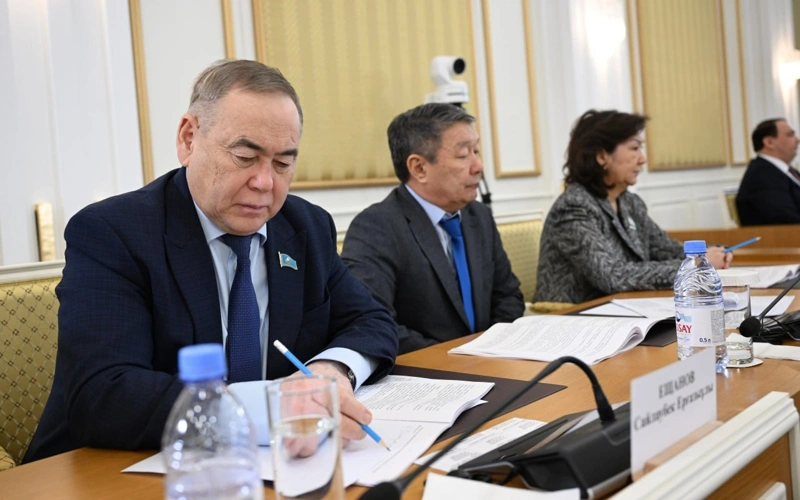 Казахстанцам покажут сравнительную таблицу предложений по проекту новой Конституции