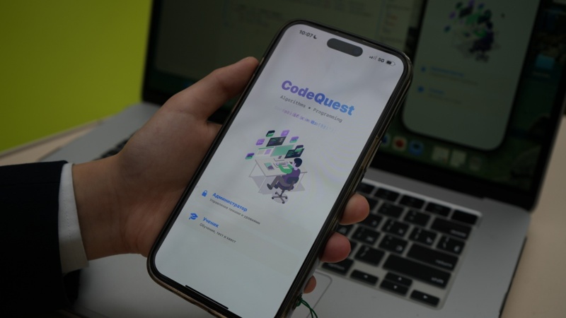  Qyzylordalyq oqýshy baǵdarlamalaýdy oıyn arqyly úıretetin mobıldi qosymsha oılap tapty
