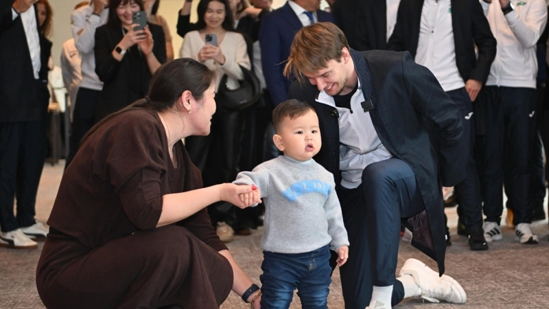 Tennis player Alexander Bublik embracing Kazakh tradition 