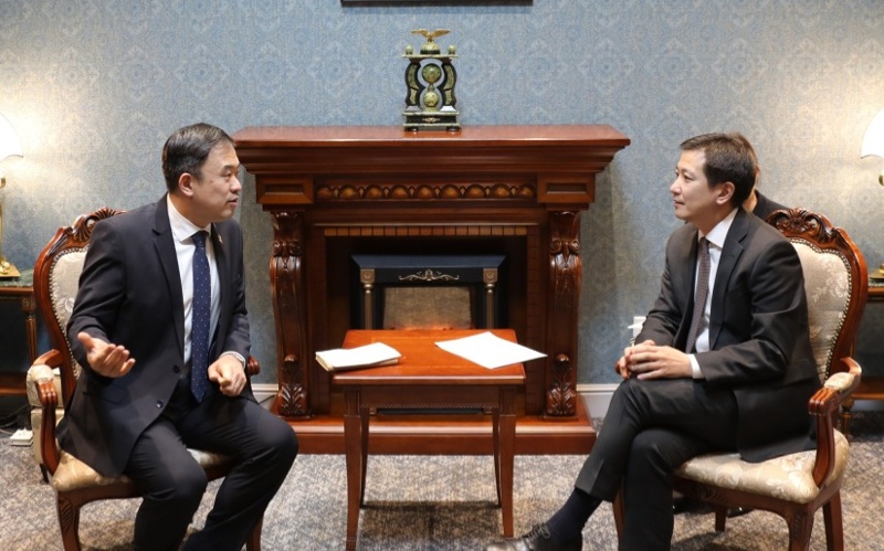 Mongolia builds bridges with Kazakhstan, Australia