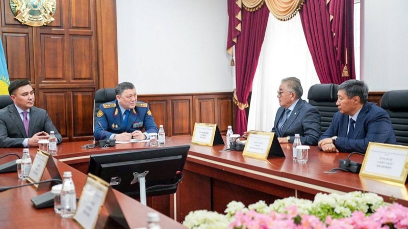 Mınıstr ishki ister organdarynyń ardagerlerimen kezdesti