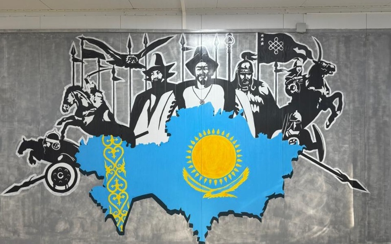 Матрос морской пехоты создает картины о&nbsp;героях истории Казахстана