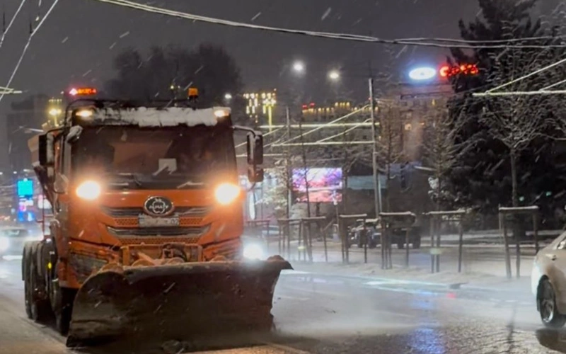 Almaty turǵyndary qar shyǵarý máselesi boıynsha qaıda habarlasa alady