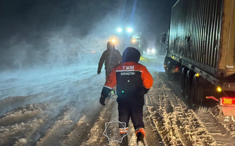 80 авто вызволили из снежных заносов в Жамбылской области