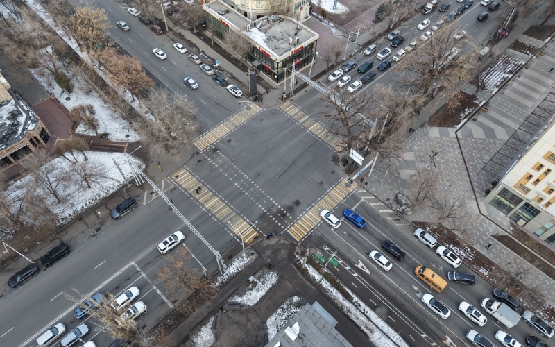 На загруженных перекрестках Алматы скорректировали фазы светофоров