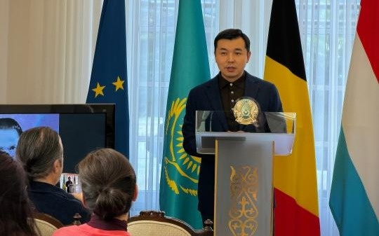 Brıýsselde Muqaǵalı Maqataevtyń 95 jyldyǵyna arnalǵan poetıkalyq is-shara ótti