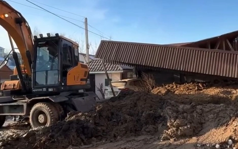 Талғарда тау беткейінен топырақ көшкен аумақта комиссия жұмыс істеп жатыр