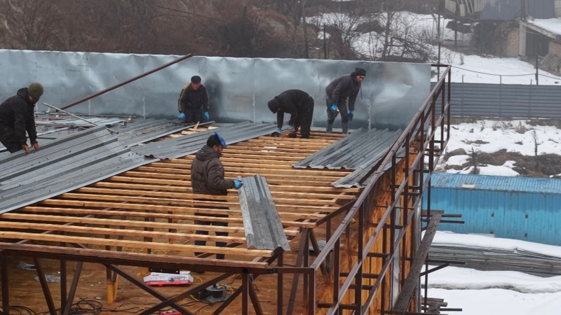 Трехэтажный объект сносят в предгорье Алматы Трехэтажный объект сносят в предгорье Алматы