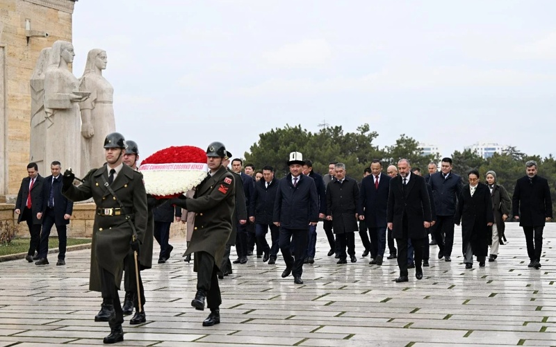 Kyrgyz Parliament Speaker pays tribute to Atat&uuml;rk