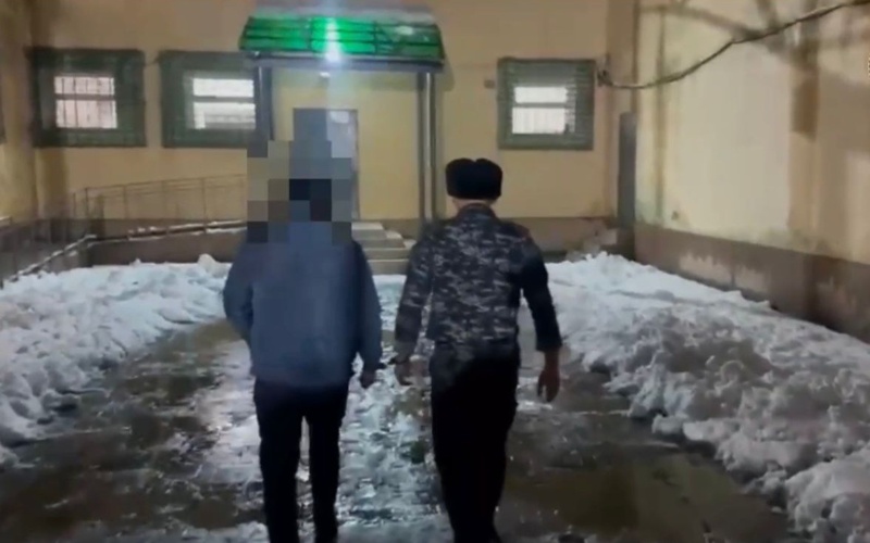 Мужчина открыл стрельбу из травматического пистолета в Туркестанской области