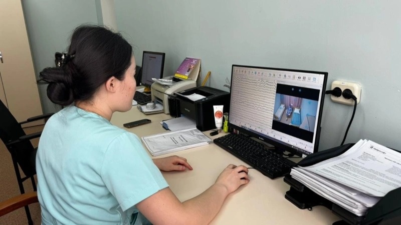 Астанадаги поликлиникада мия фаолиятини ўрганадиган қурилма ишга туширилди Астанадаги поликлиникада мия фаолиятини ўрганадиган қурилма ишга туширилди