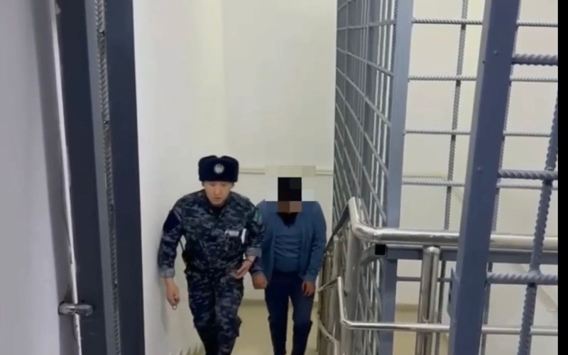 Мужчина открыл стрельбу из травматического пистолета в Туркестанской области