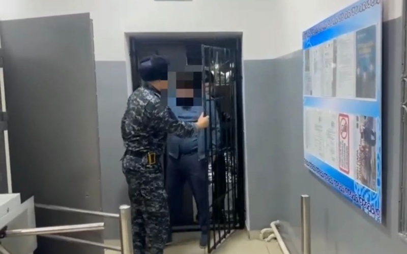 Мужчина открыл стрельбу из травматического пистолета в Туркестанской области