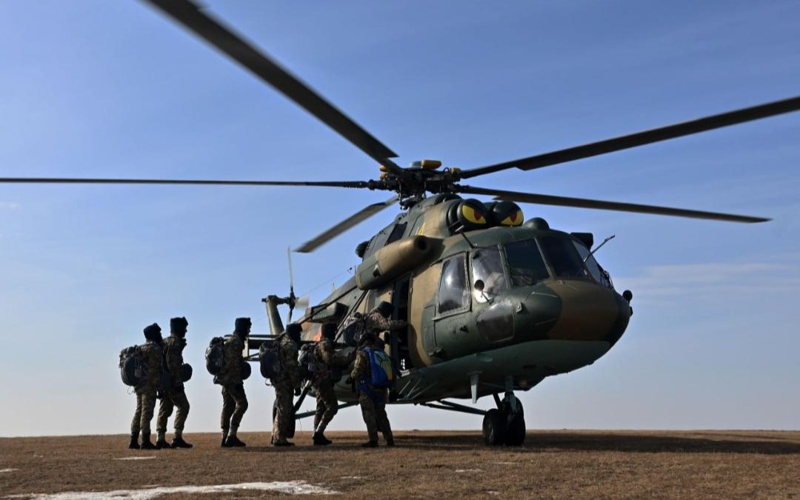 вертолет, прыжки с парашютом