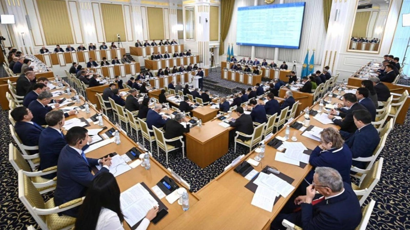 Жаңа Конституцияның жобасы республикалық референдумға шығарылды