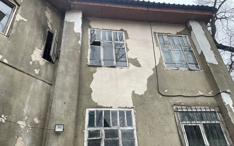 Almatyda 1908 jylǵy ǵımarat buzylyp jatyr