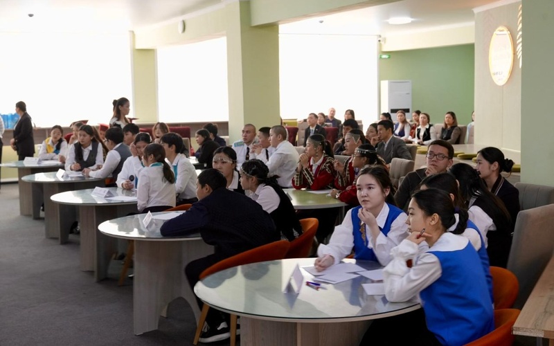 Закон и порядок: юные лидеры области Абай проверили знания в игре QUIZ р