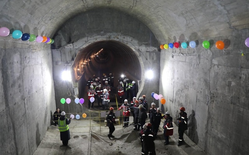 Пробивку тоннелей до новой станции метро завершили в Алматы Пробивку тоннелей до новой станции метро завершили в Алматы