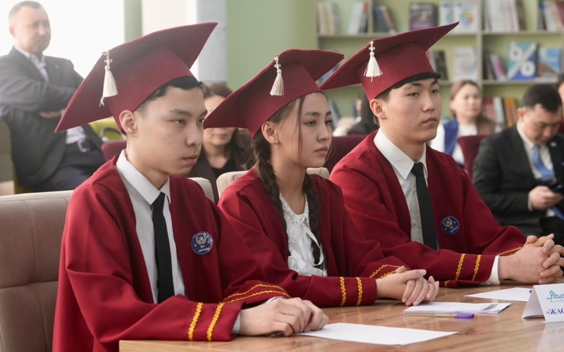 Закон и порядок: юные лидеры области Абай проверили знания в игре QUIZ р