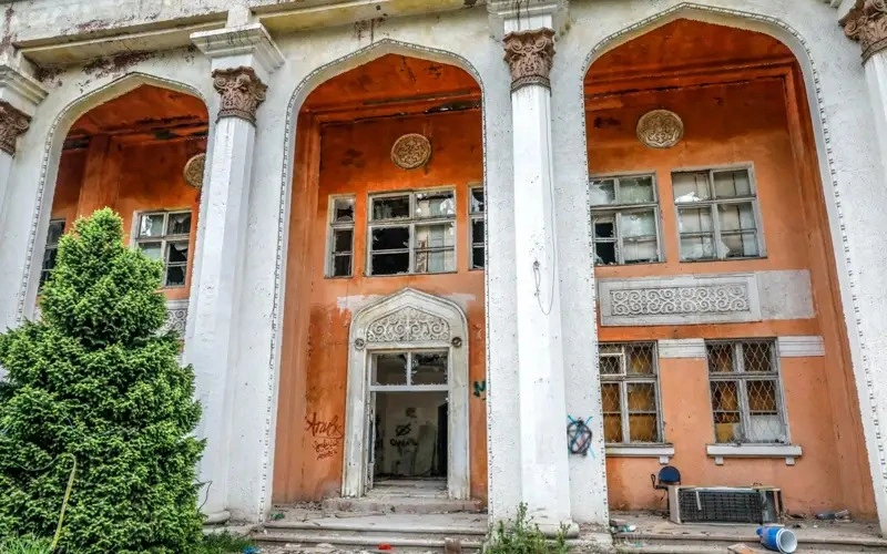 Почему затягивается реконструкция бывшей железнодорожной больницы в Алматы