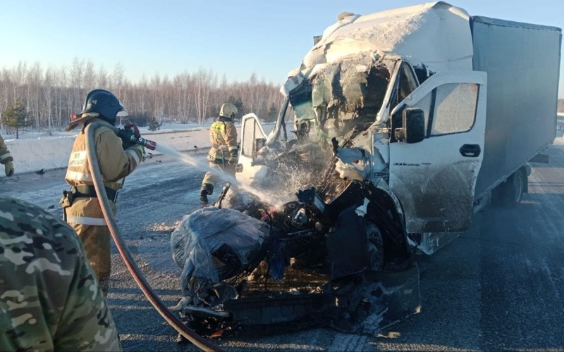 Водителя зажало в автомашине в ДТП на трассе в Акмолинской области