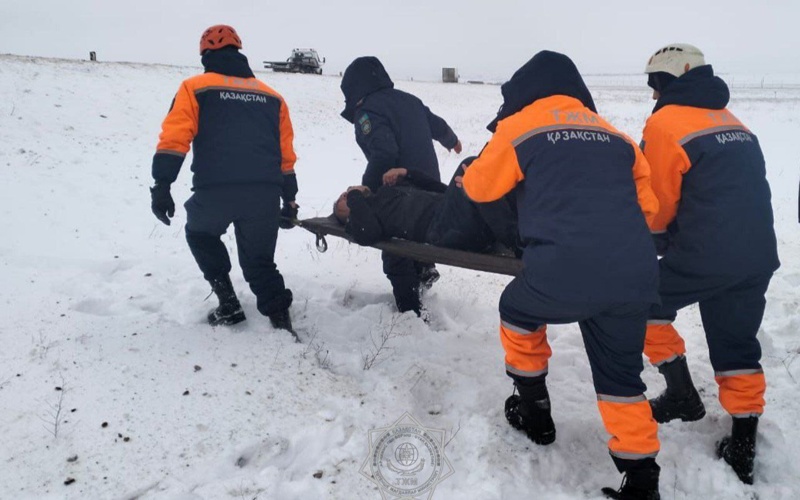 Жамбыл облысында жеңіл көлік аударылып, үш адам зардап шекті Жамбыл облысында жеңіл көлік аударылып, үш адам зардап шекті