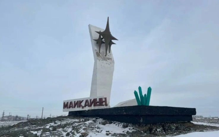 Maıqaıyń kentindegi úılerdiń birinen eki adamnyń múrdesi tabyldy